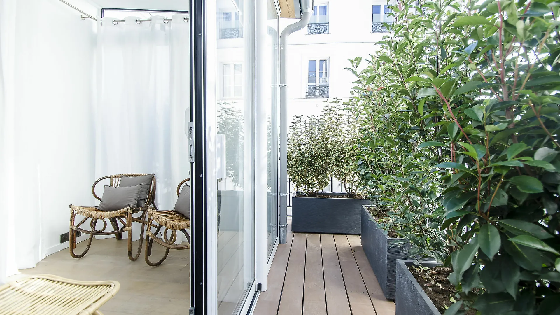 Luxury In Opera - The Louvre Apartment Paris